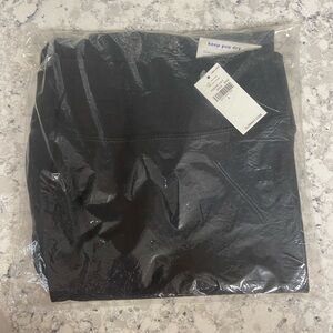 Old Navy Cloud+ Go Dry Light Compression Leggings (L) Black